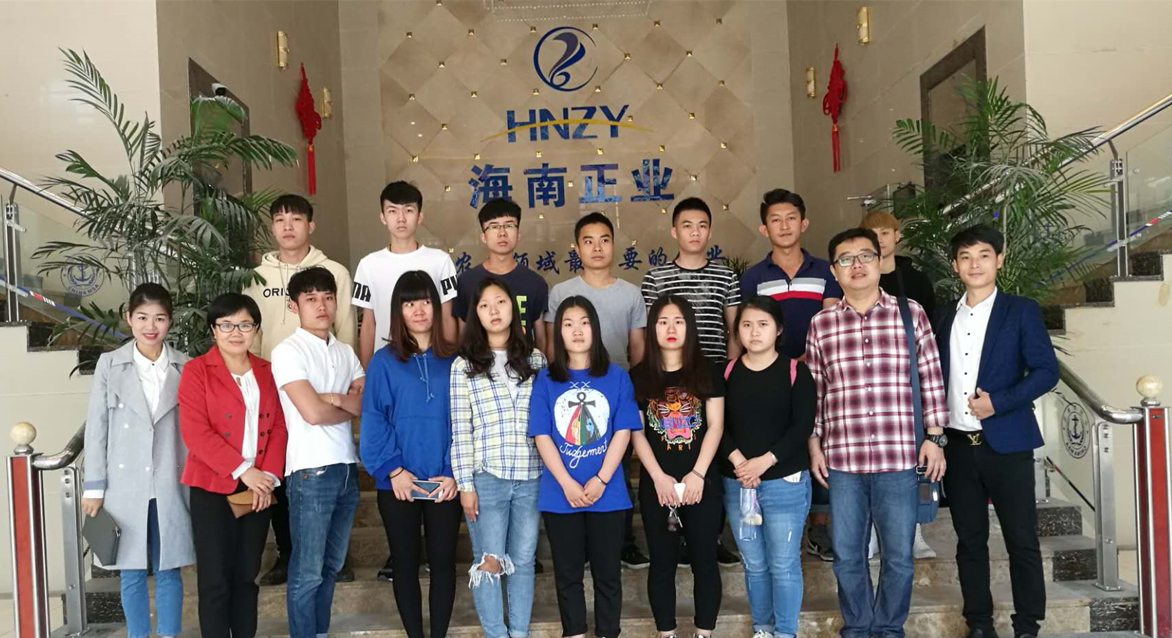 全体师生与工作人员合影（拍摄：正业公司）_副本.jpg